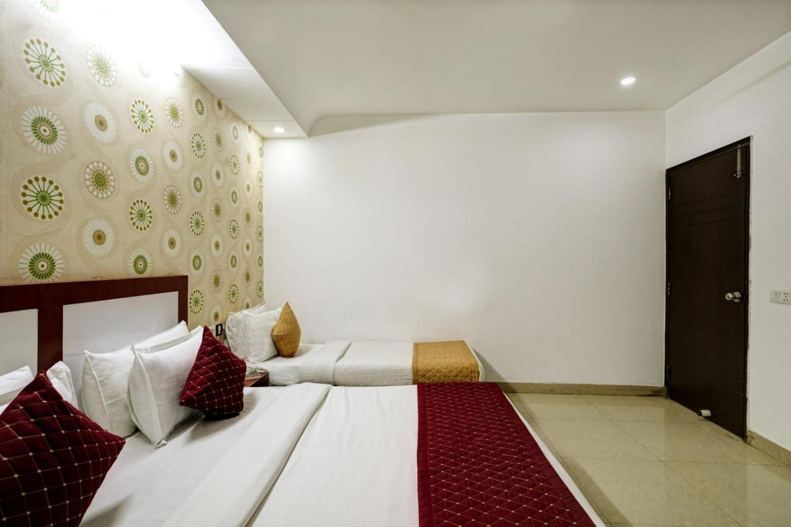 Hotel Aerotech Near Delhi Airport 4*