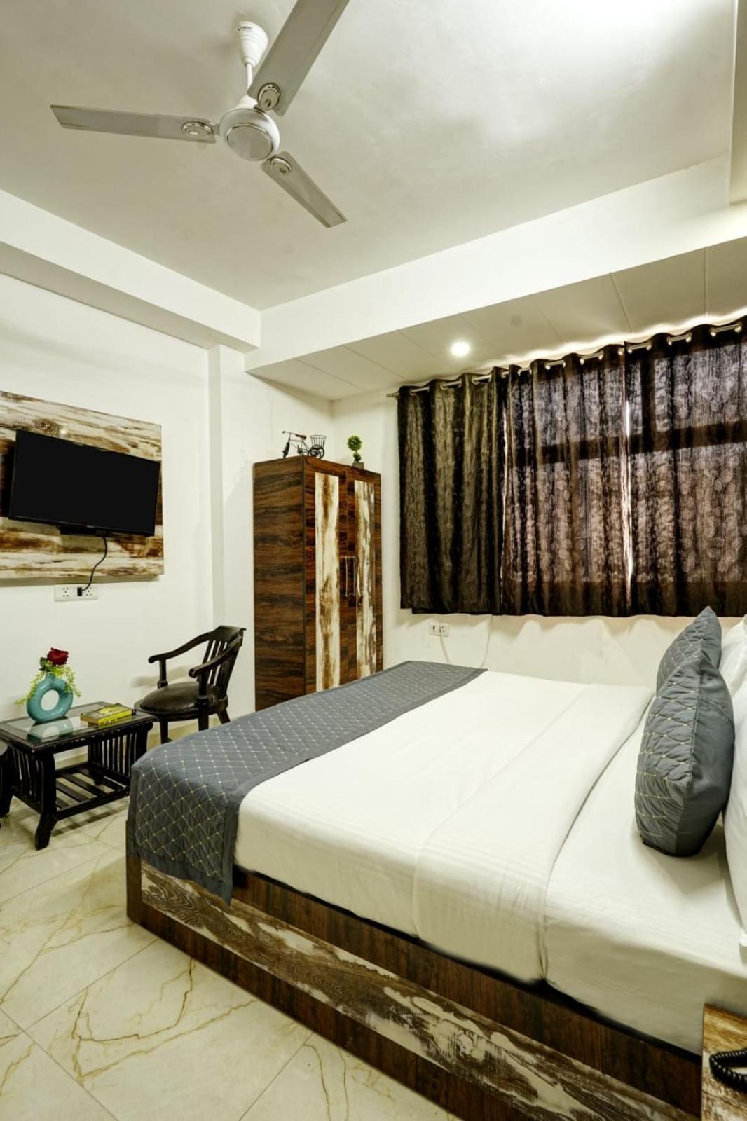 Hotel Aerotech Near Delhi Airport