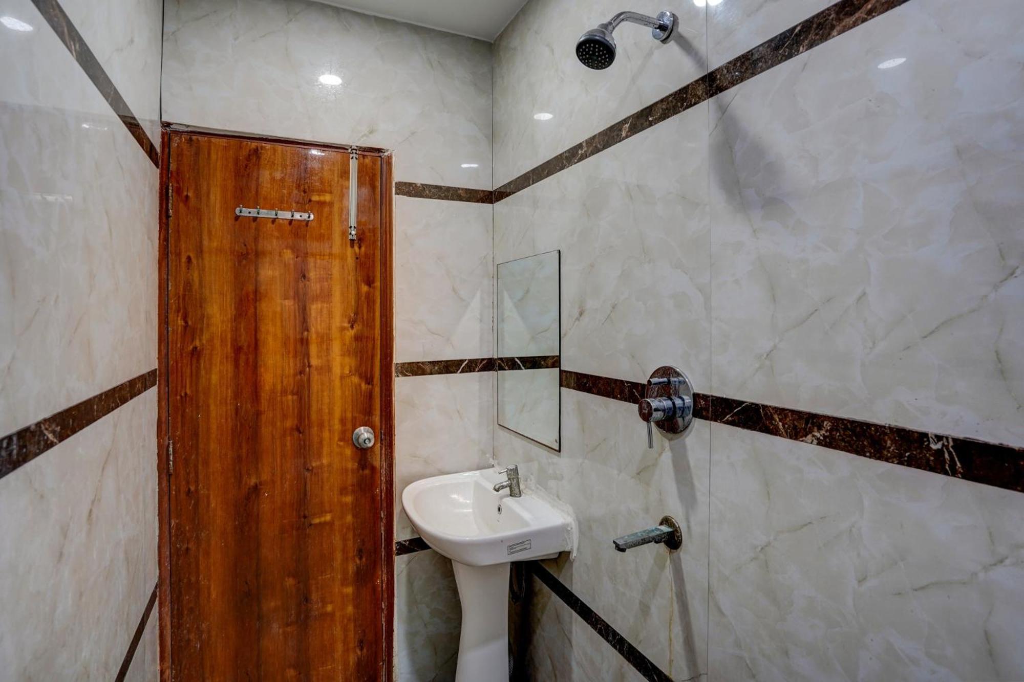 Hotel Ds Mount Near Igi Airport Delhi Nova Deli