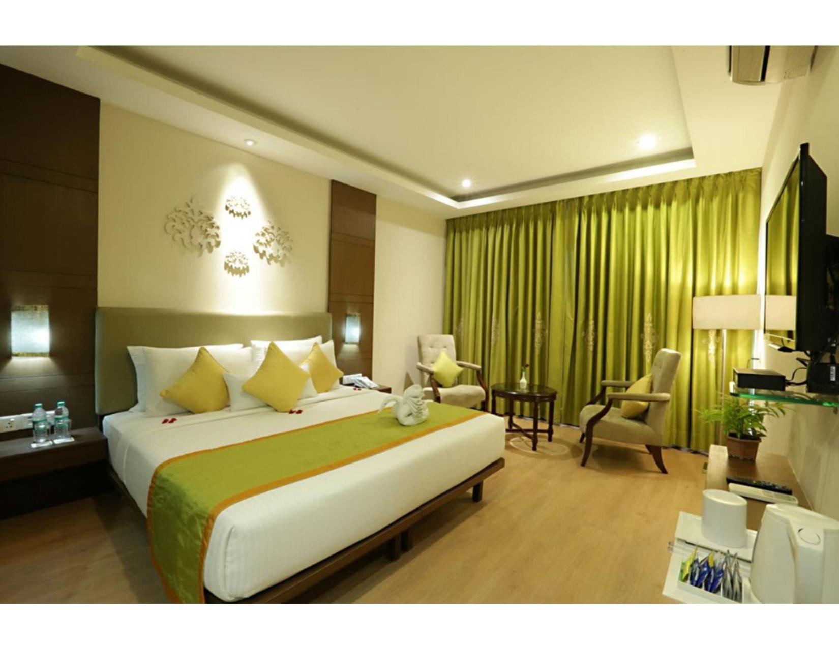 Luxury Near Delhi International Airport Hotel 4*