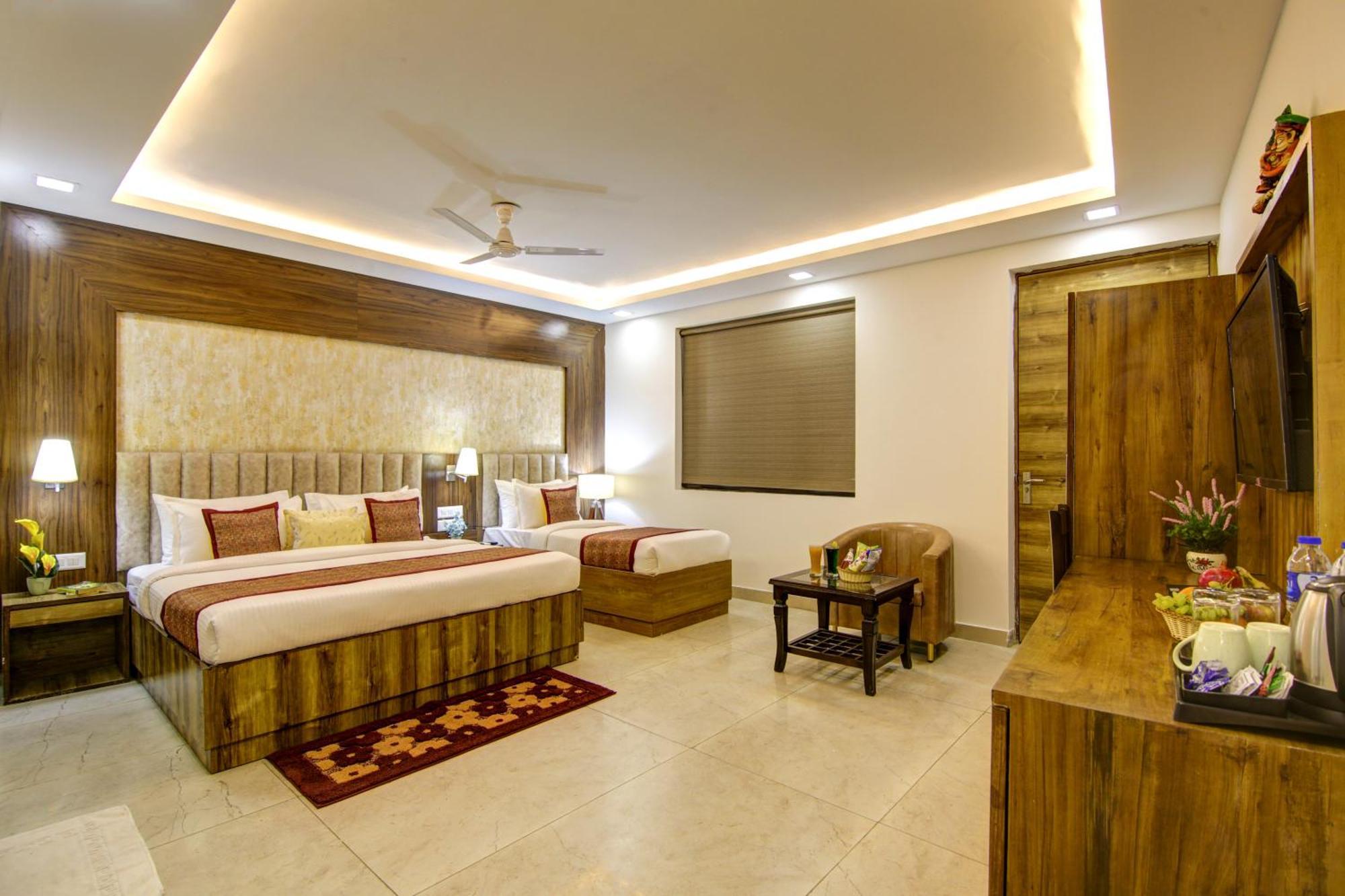 Luxury Near Delhi International Airport Nova Deli