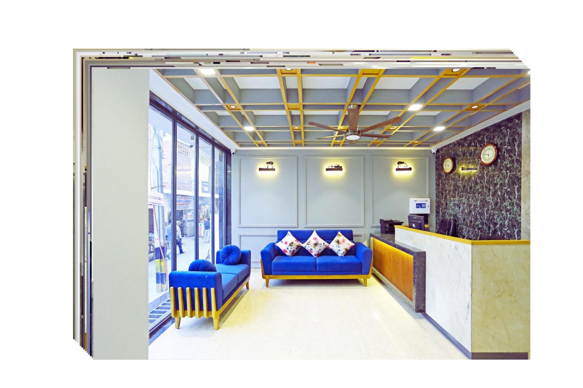 Applewood Boutique - Delhi International Airport Hotel 4*