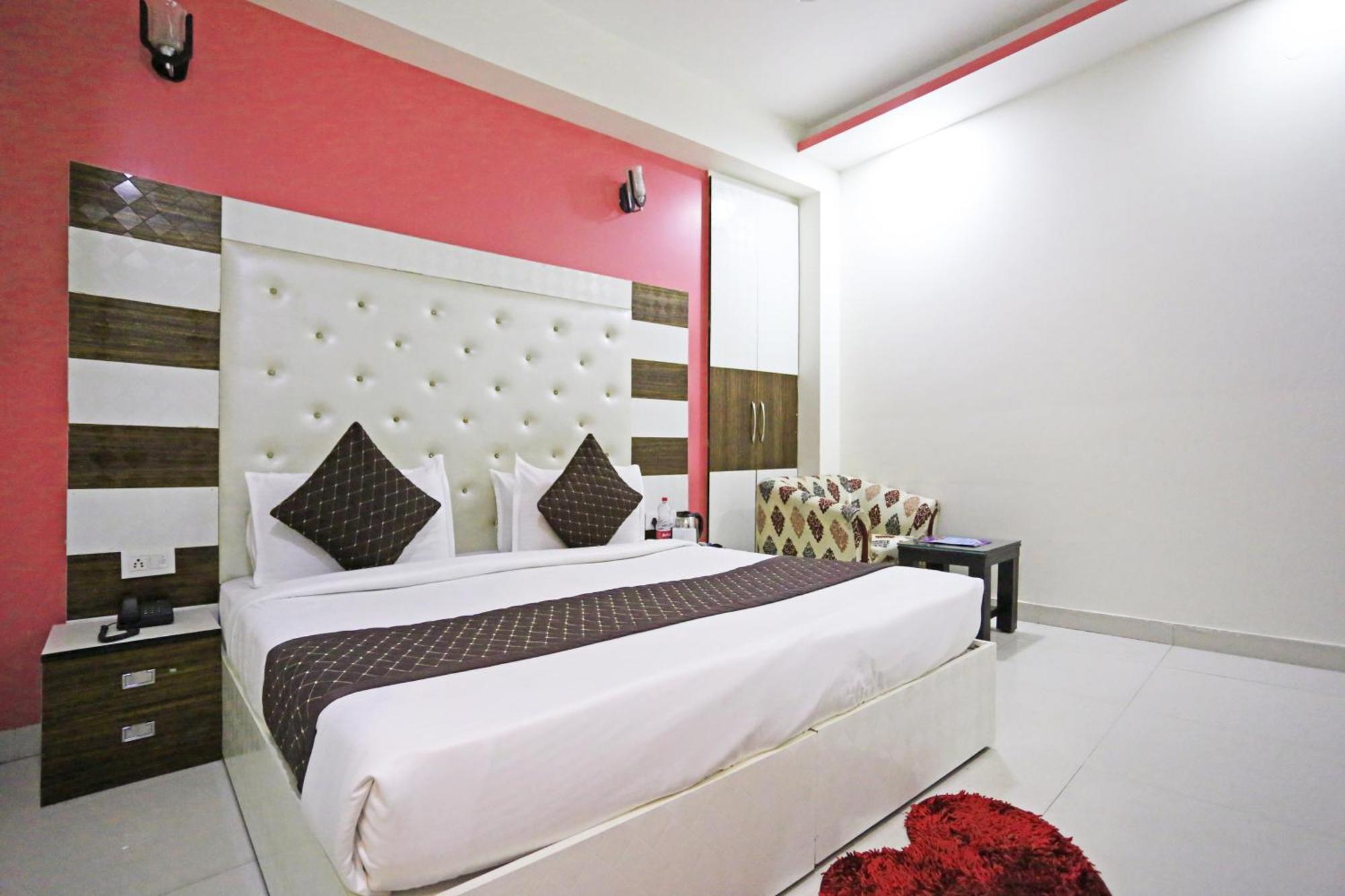 Hotel Star Inn-near Delhi Airport 4*