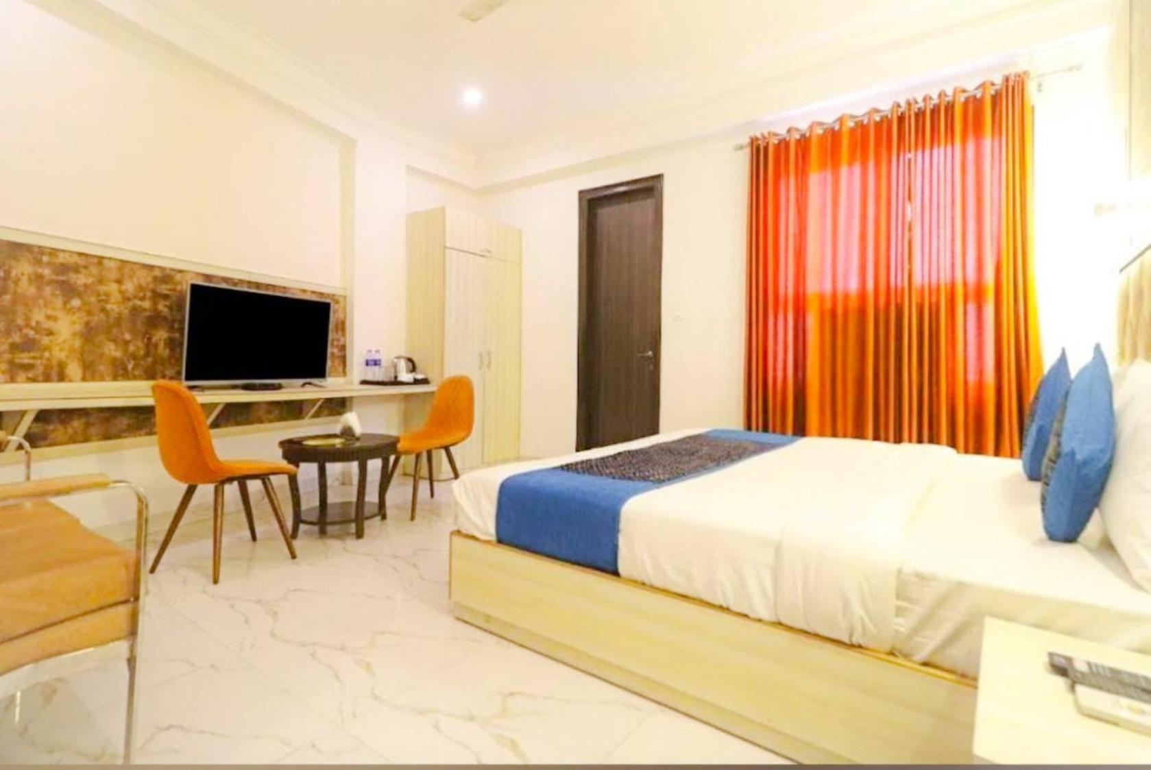 The Almora International -with Free Airport Transffer Hotel