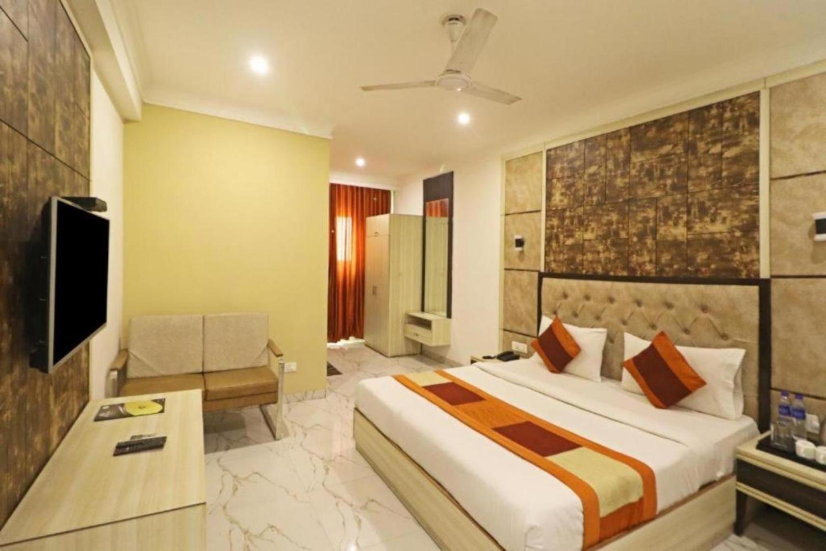 The Almora International -with Free Airport Transffer 4* New Delhi