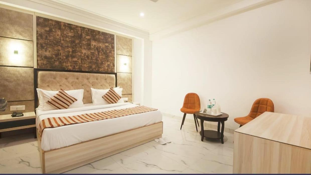 The Almora International -with Free Airport Transffer Hotel