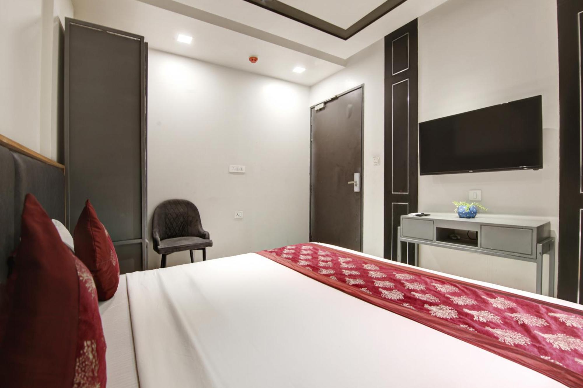 Hotel Applewood & - Free Airport Transffer 4*