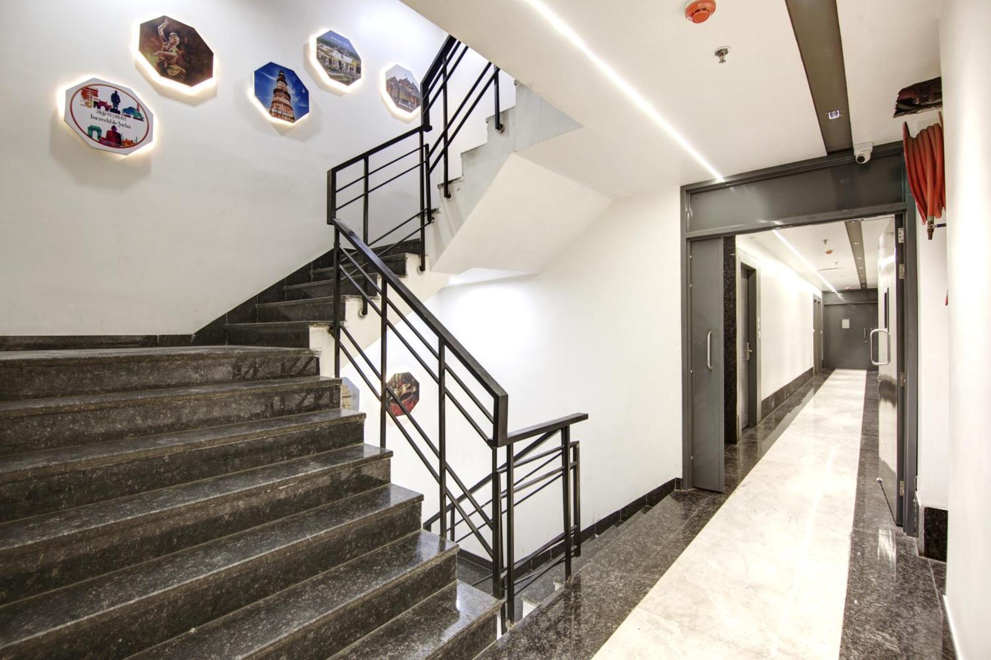 Hotel Applewood & - Free Airport Transffer New Delhi
