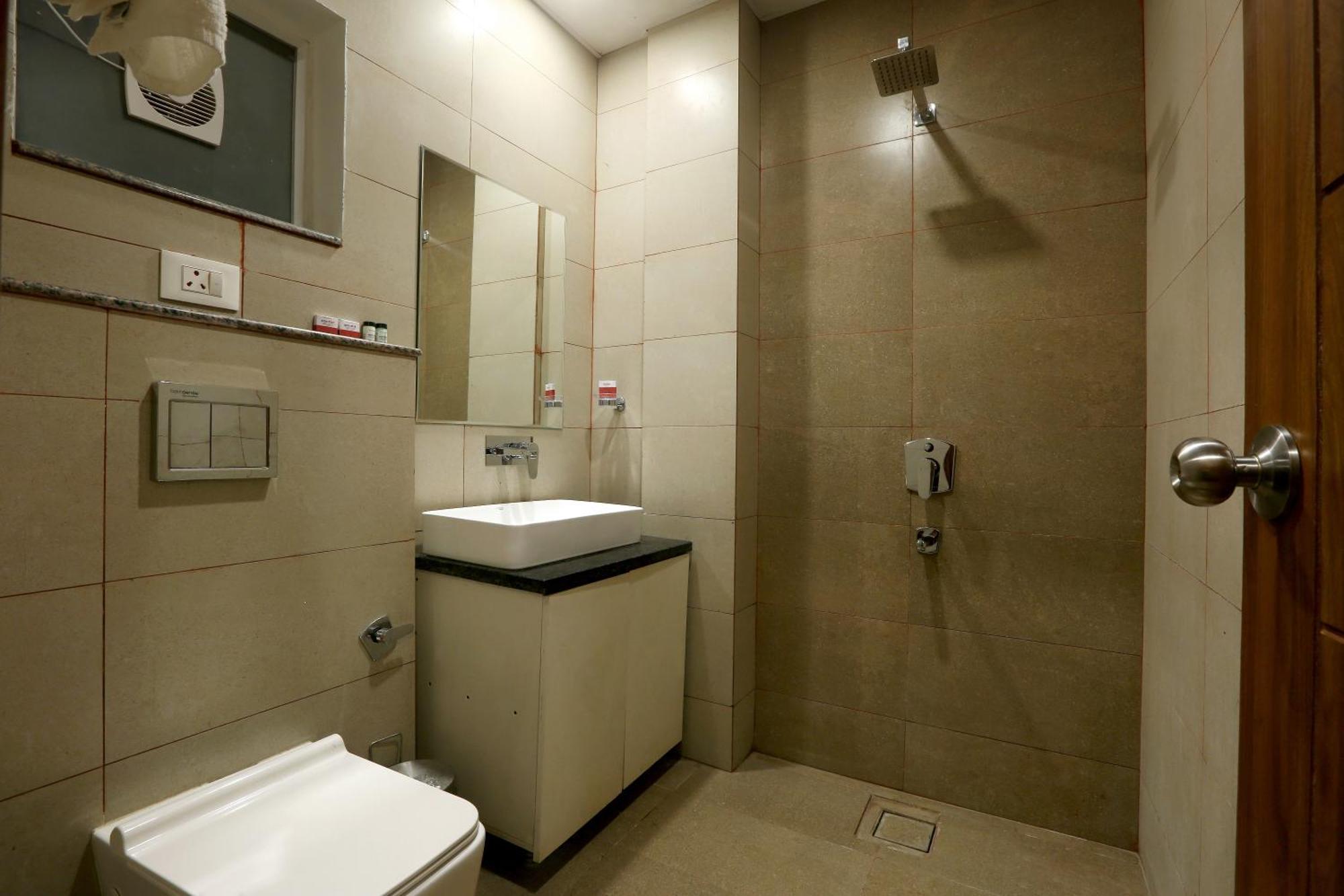 Luxury Near Igi Airport With Free Airport Transsfer Hotel