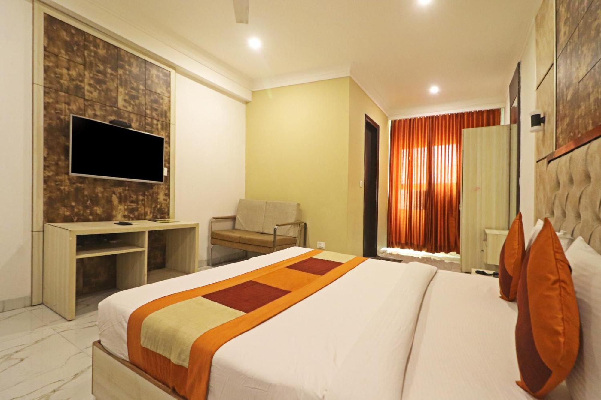 Hotel Almora - Near By Delhi International Airport - With Free Airport Pickup And Drop 3*