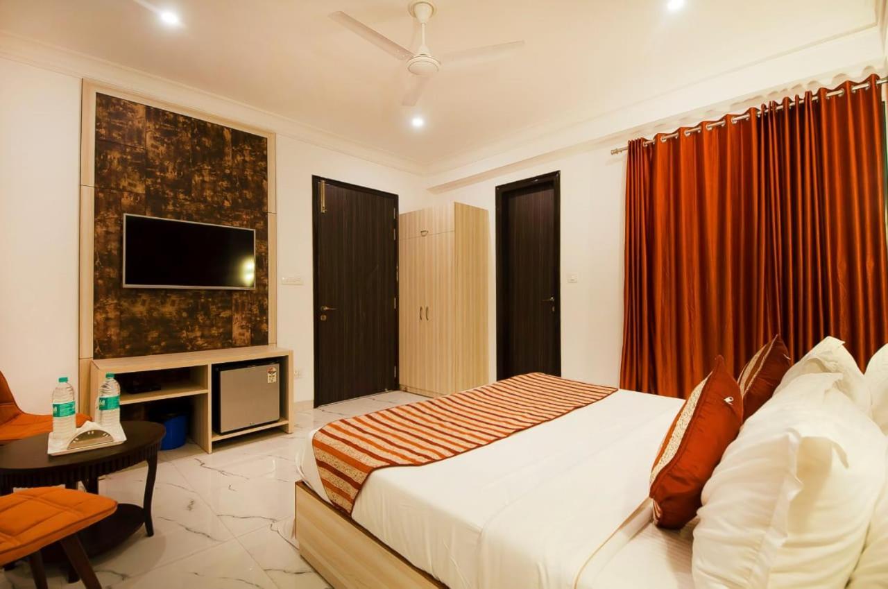 Hotel Almora - Near By Delhi International Airport - With Free Airport Pickup And Drop