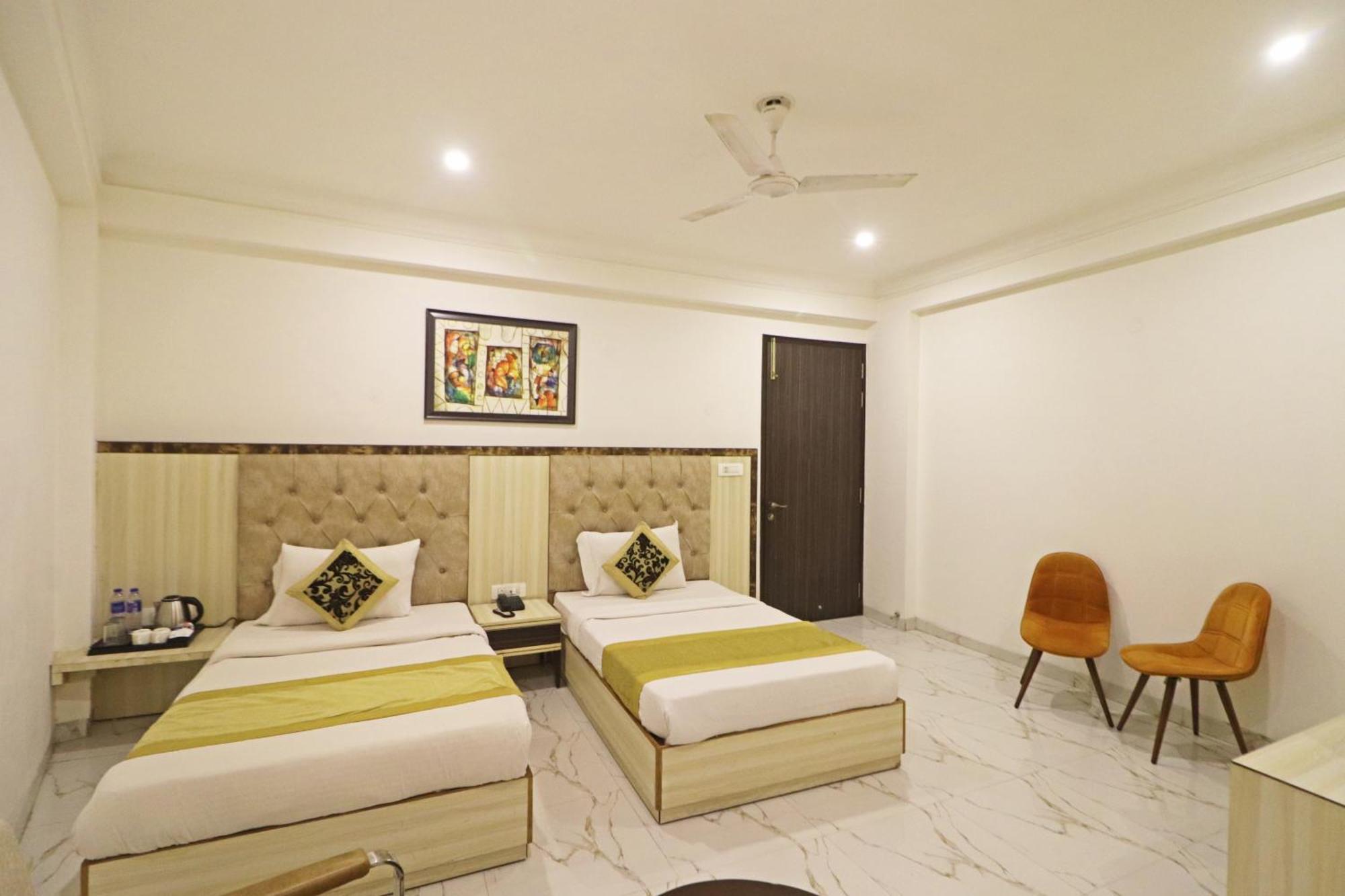 Almora - Near By Delhi International Airport - With Free Airport Pickup And Drop Hotel 3*