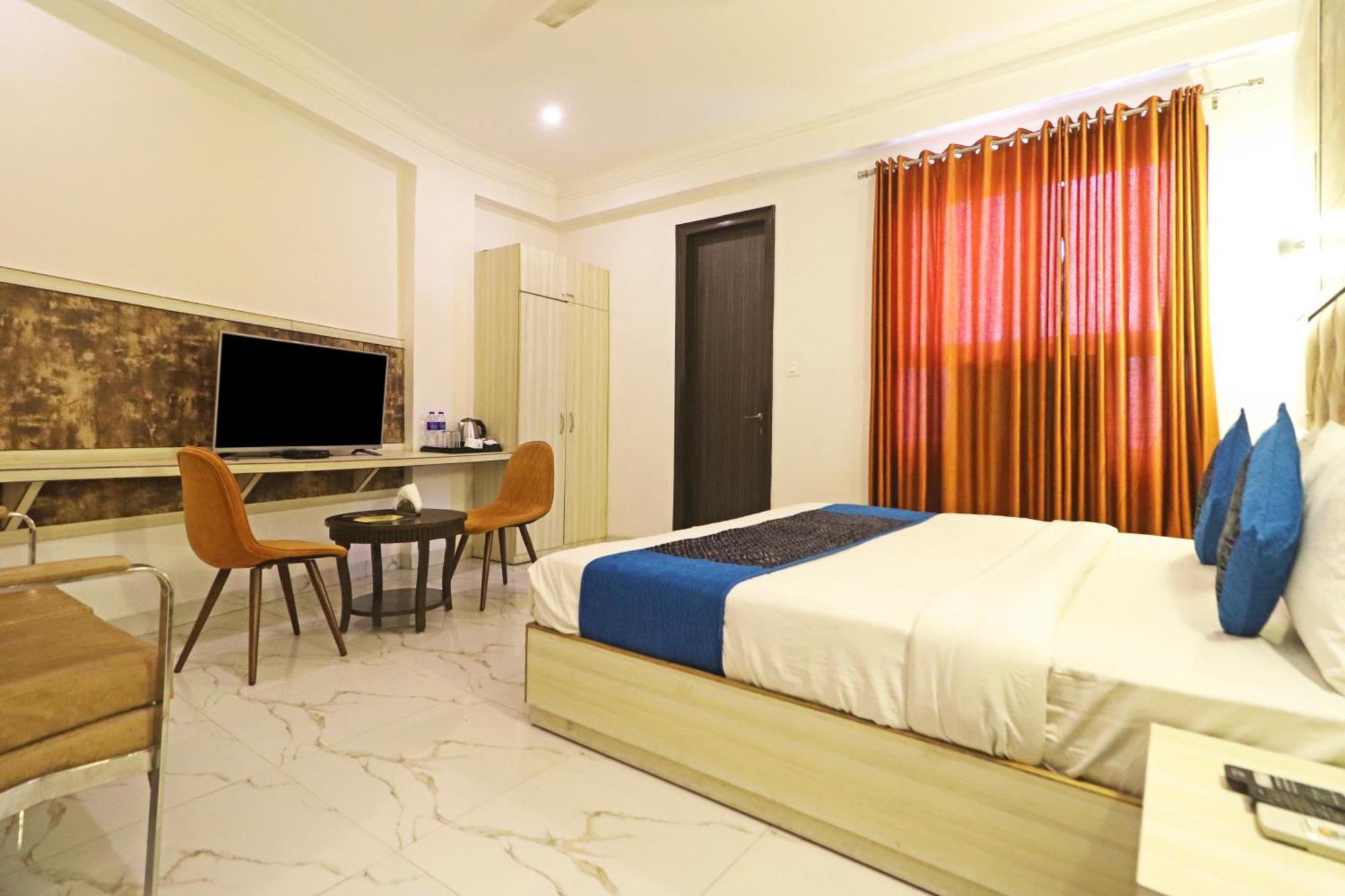 Hotel Almora - Near By Delhi International Airport - With Free Airport Pickup And Drop 3*