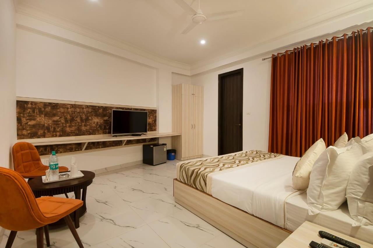 Hotel Almora - Near By Delhi International Airport - With Free Airport Pickup And Drop