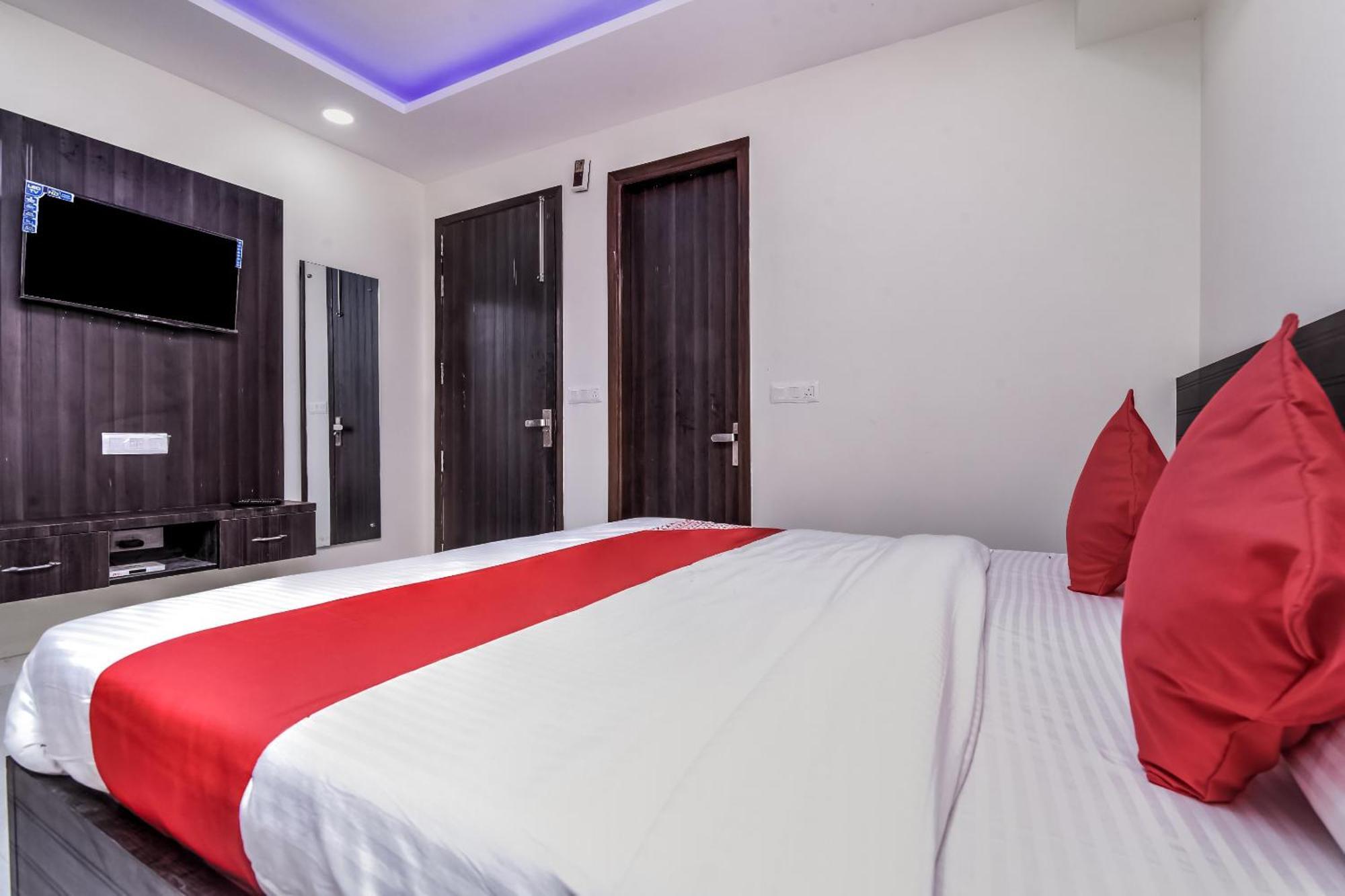 Hotel Aerostar Gold - Opposite Max Healthcare