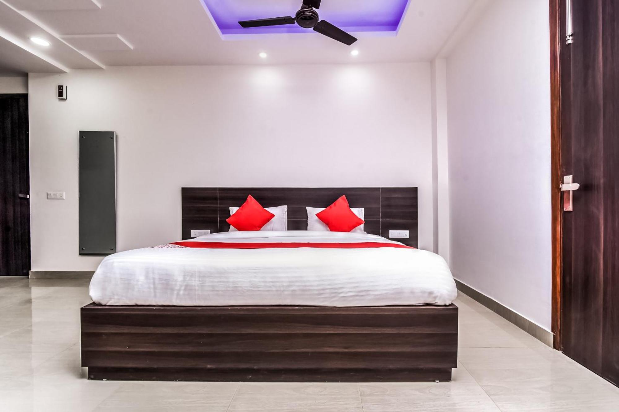 Hotel Aerostar Gold - Opposite Max Healthcare Delhi (National Capital Territory of India)