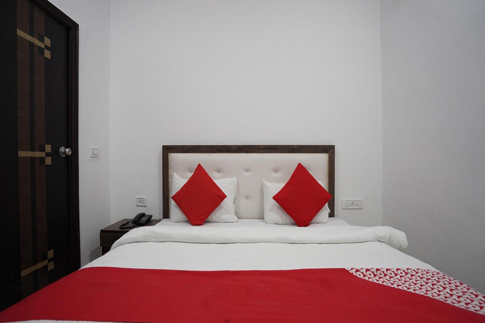 Hotel O White House New Delhi