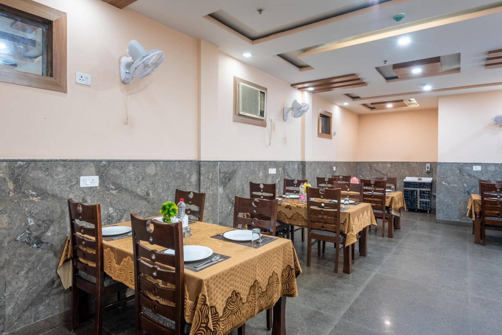 Royal Igi Hotel New Delhi