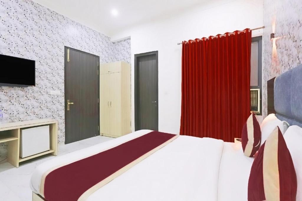 Hotel Almora - Near By Delhi International Airport - With Free Airport Pickup And Drop