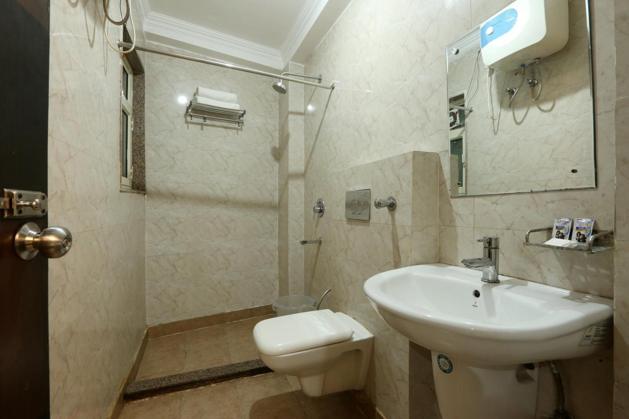 Mayank Plaza-near Igi Airport Terminal-3 Nova Deli