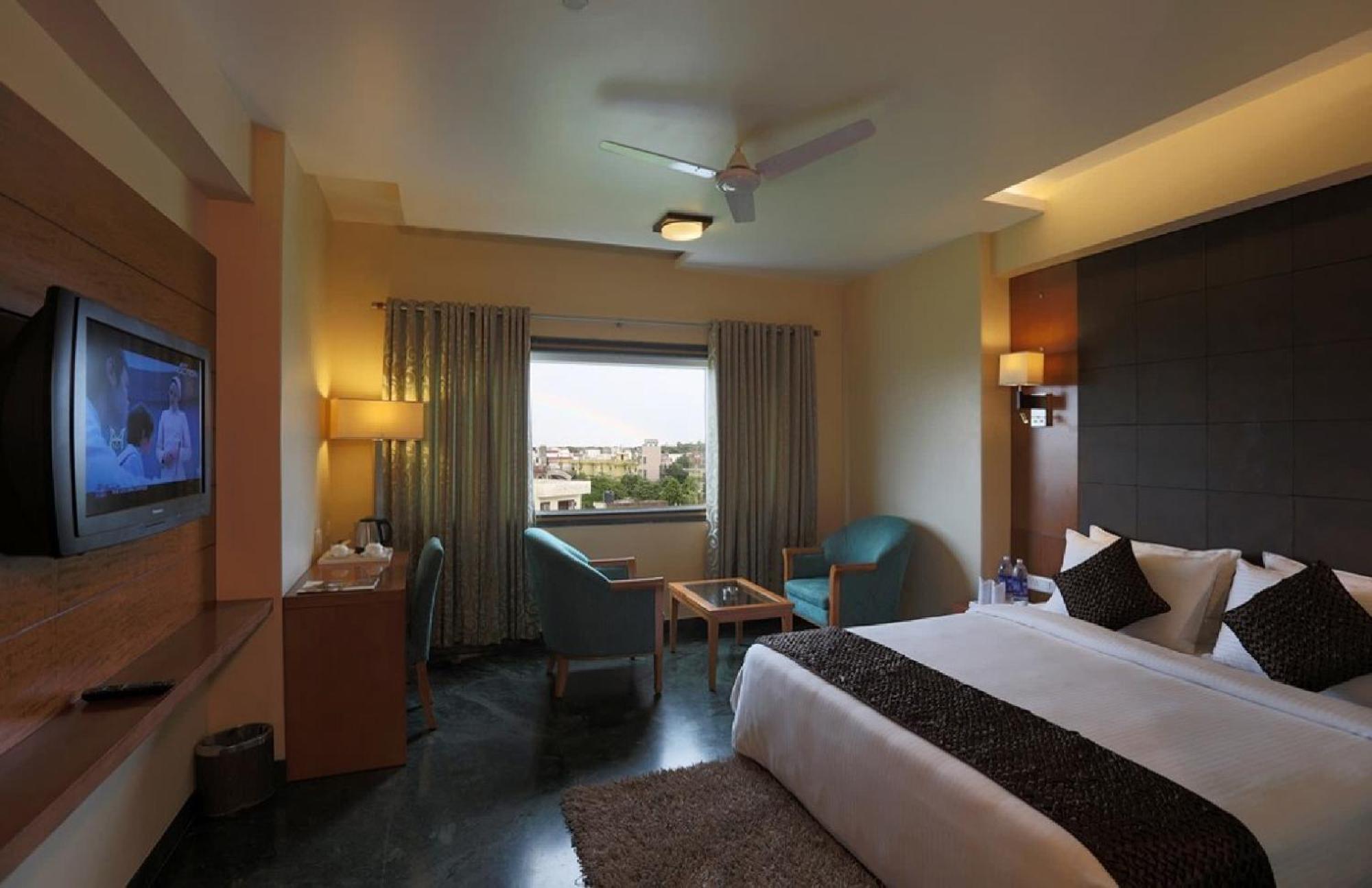 Hotel Luxury Near Igi Airport 4*