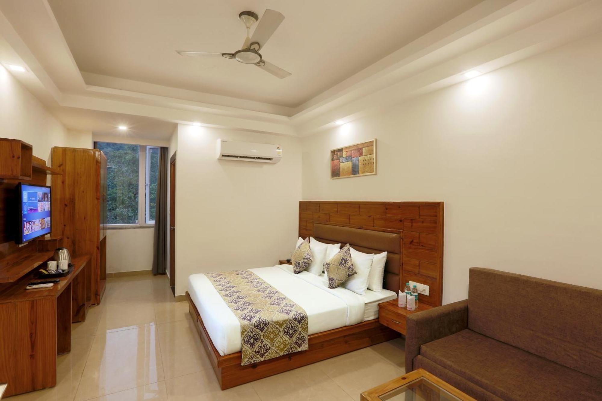 Luxury Near Igi Airport
