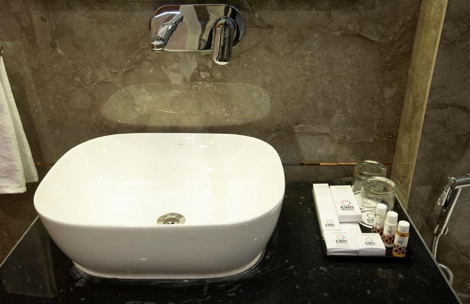 Luxury Near Igi Airport New Delhi