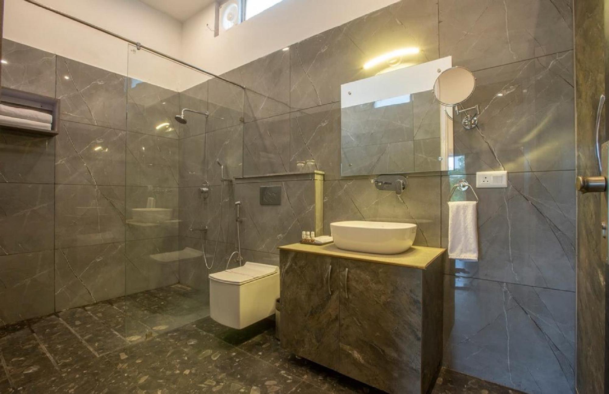 Luxury Near Igi Airport Hotel 4*