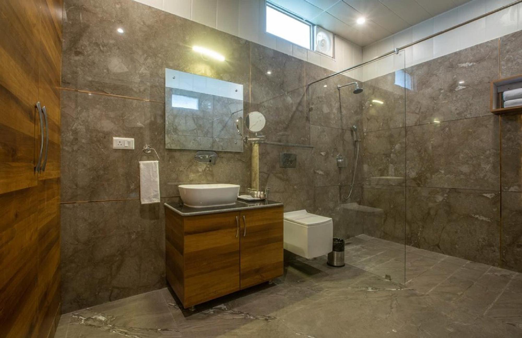 Luxury Near Igi Airport 4*