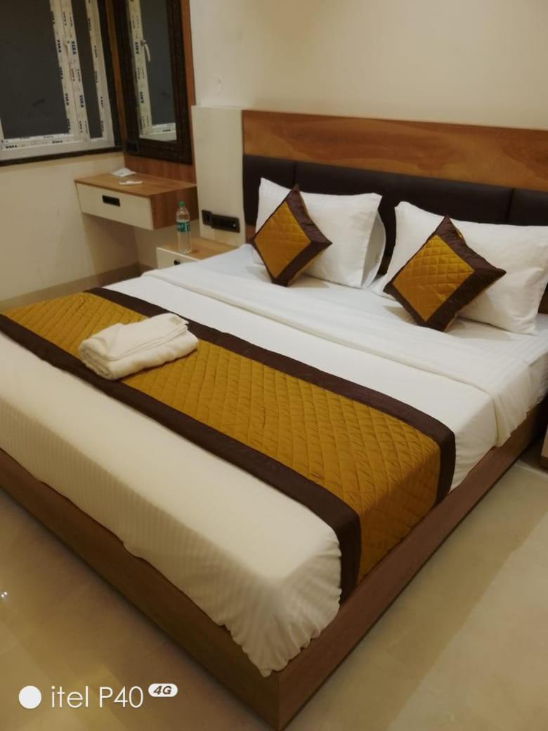 Hotel Broadway Near Igi Delhi Airport