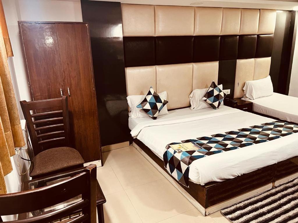 Broadway Near Igi Delhi Airport 3*