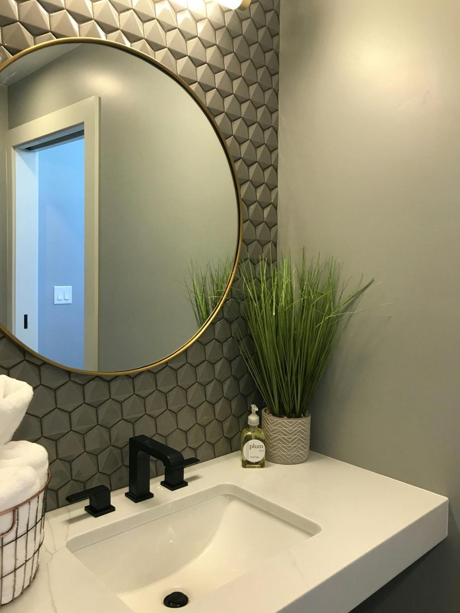 Seven Unit By R S Group Airport Hotel 4*