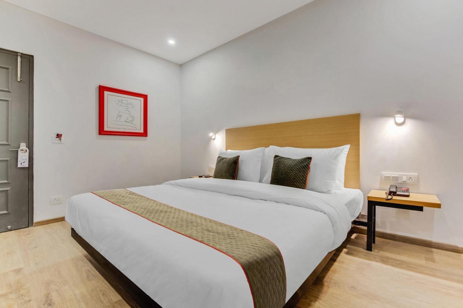 Cozy Cave Near Igi Delhi Airport Hotel 4*