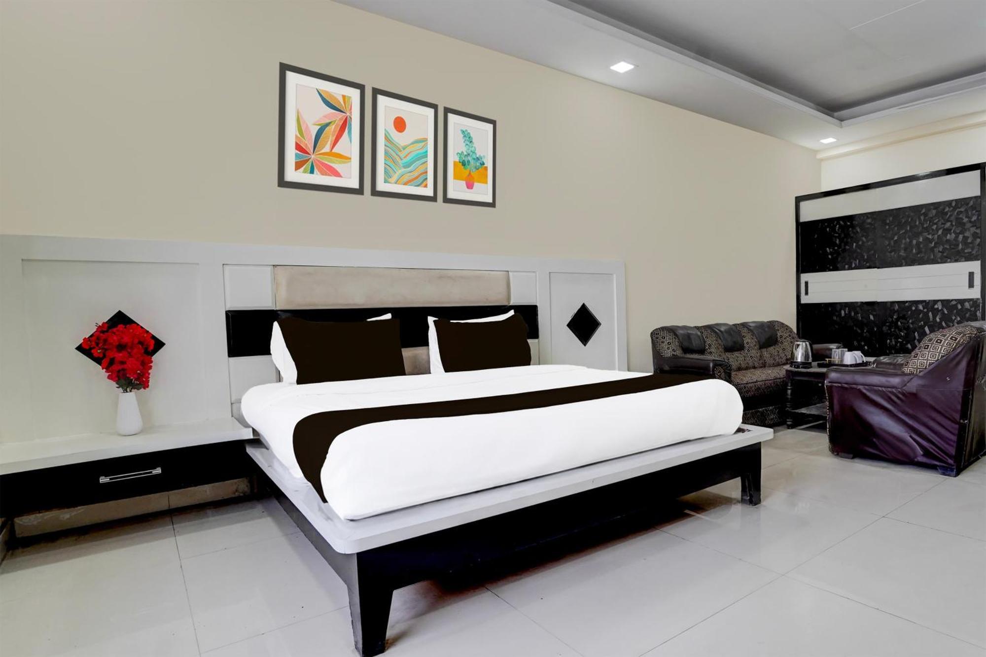 Cozy Cave Near Igi Delhi Airport Hotel