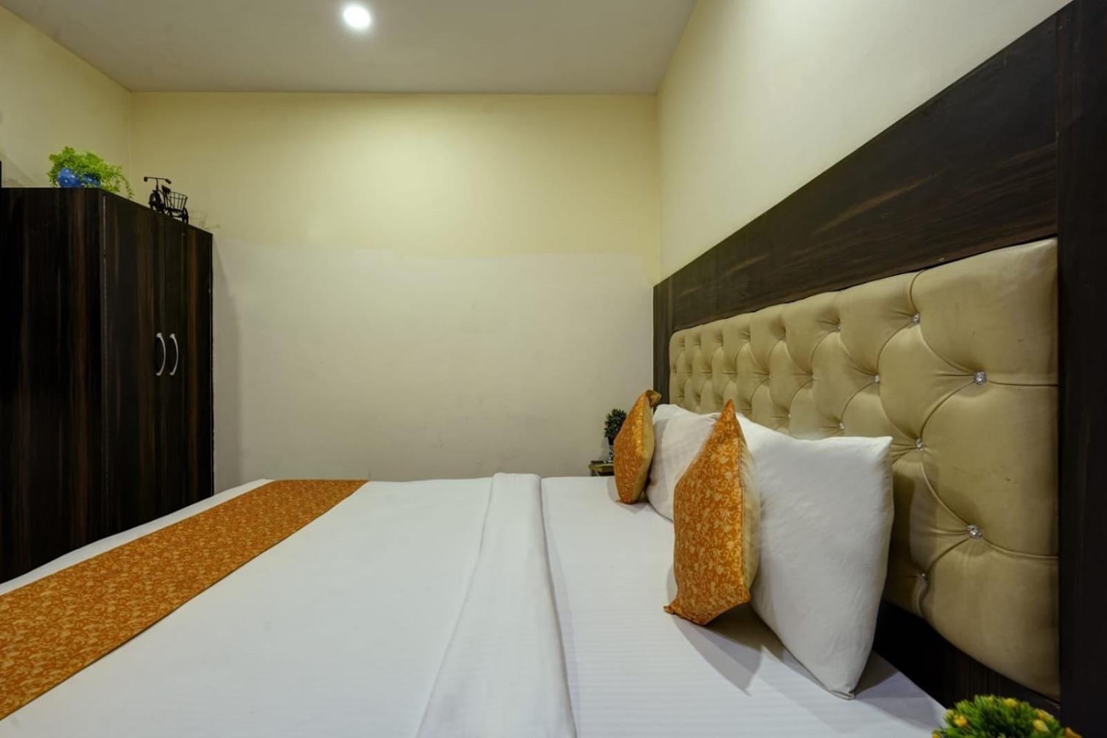 Hotel Cozy Cave Near Igi Delhi Airport