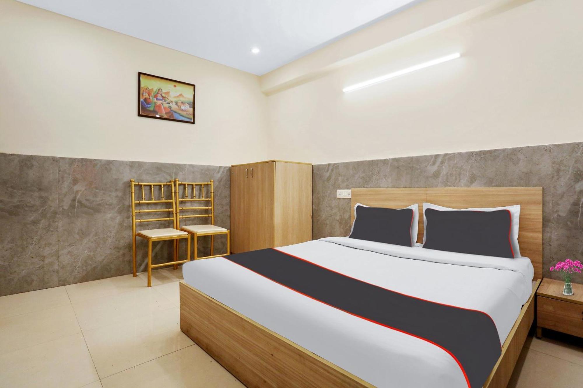Collection O Silver Palace 3* New Delhi