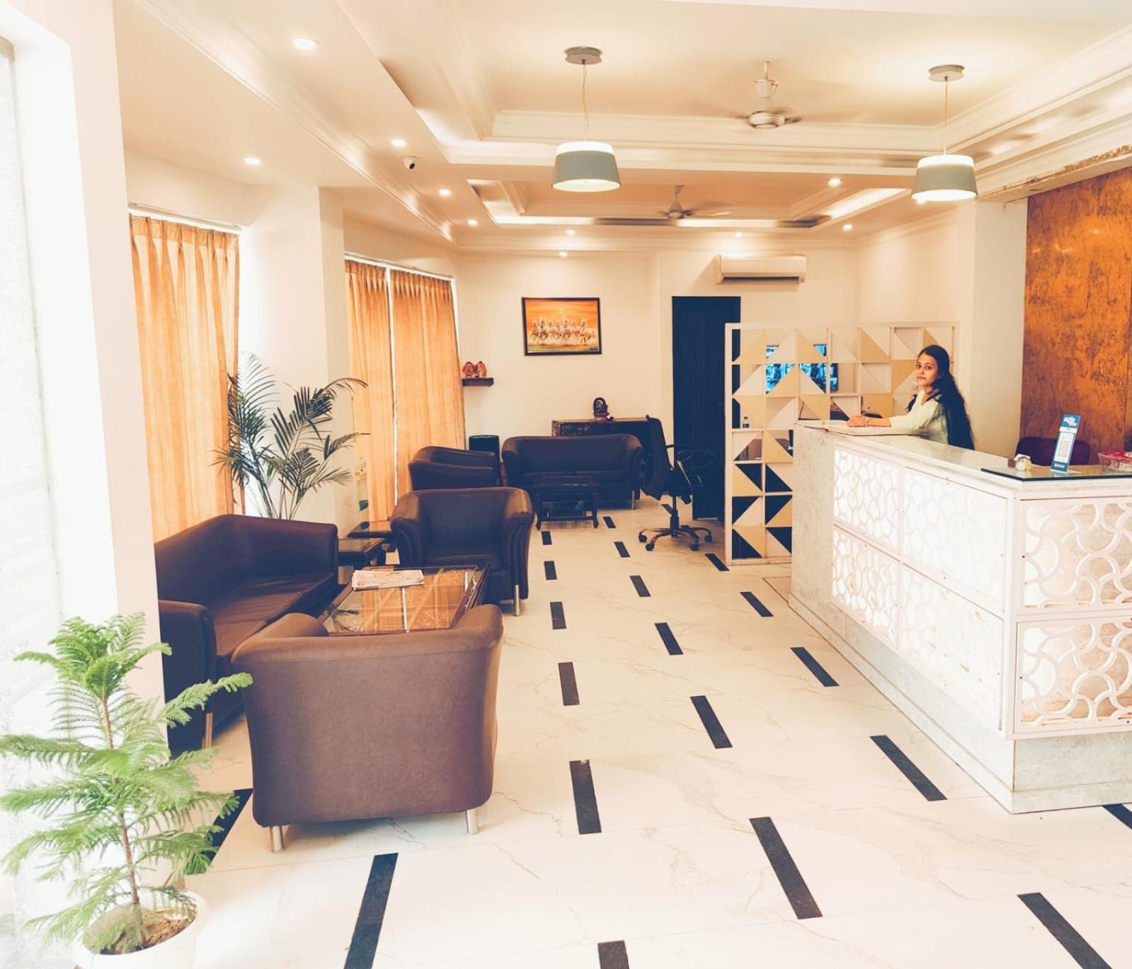 Almora - Near By Delhi International Airport - With Free Airport Pickup And Drop Hotel New Delhi
