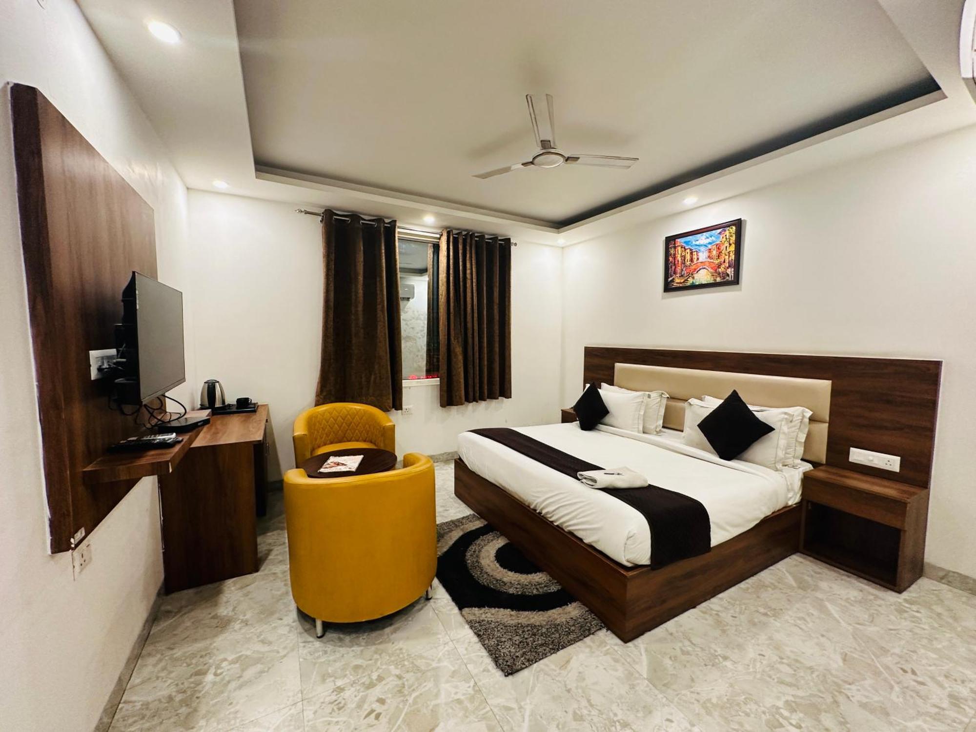 Hotel De Clark Residency Delhi Airport 4*