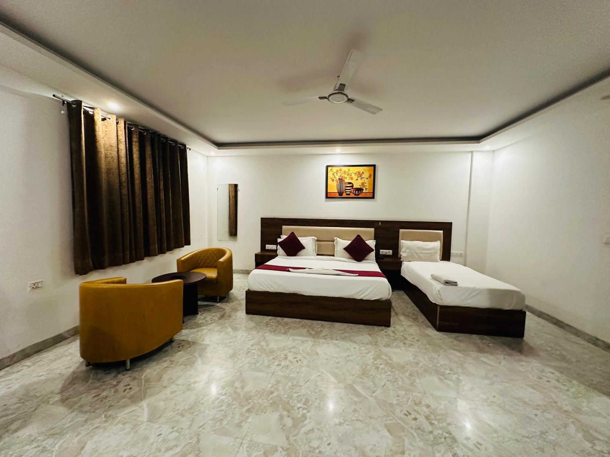 De Clark Residency Delhi Airport 4*