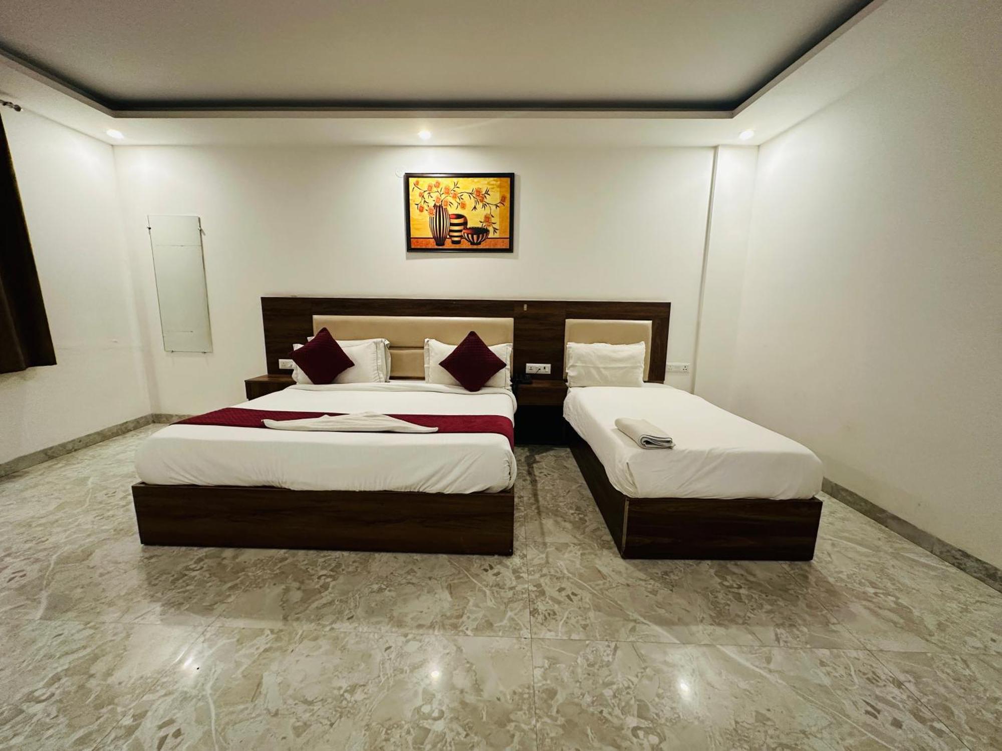 De Clark Residency Delhi Airport Hotel