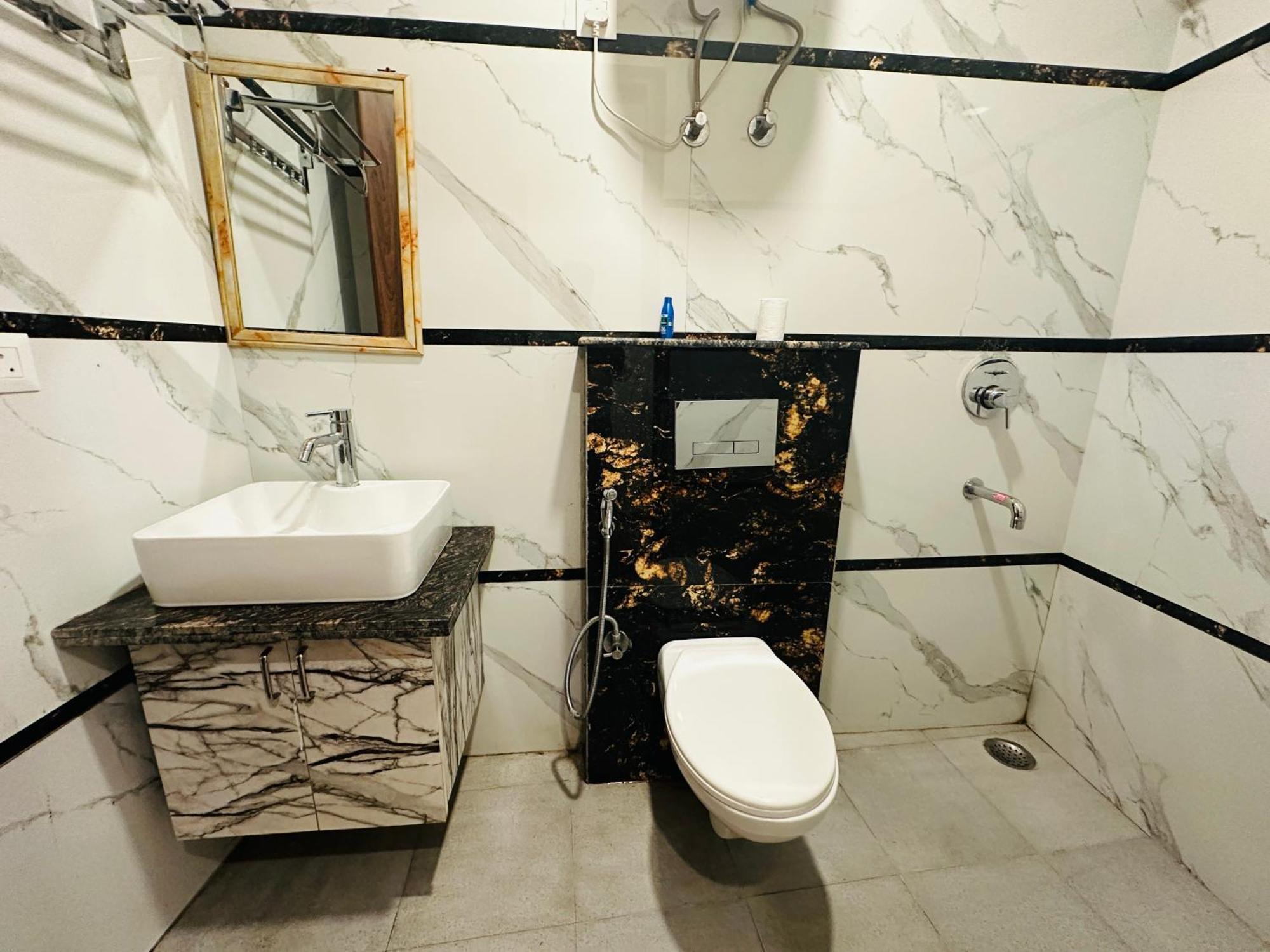 De Clark Residency Delhi Airport