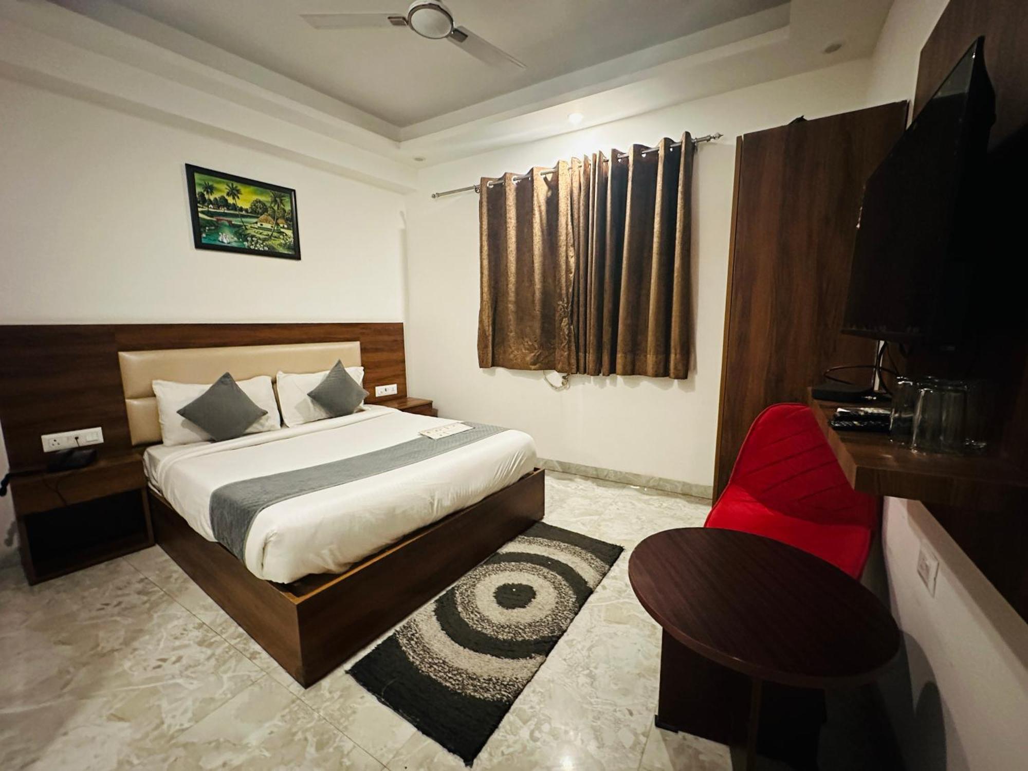 Hotel De Clark Residency Delhi Airport 4*