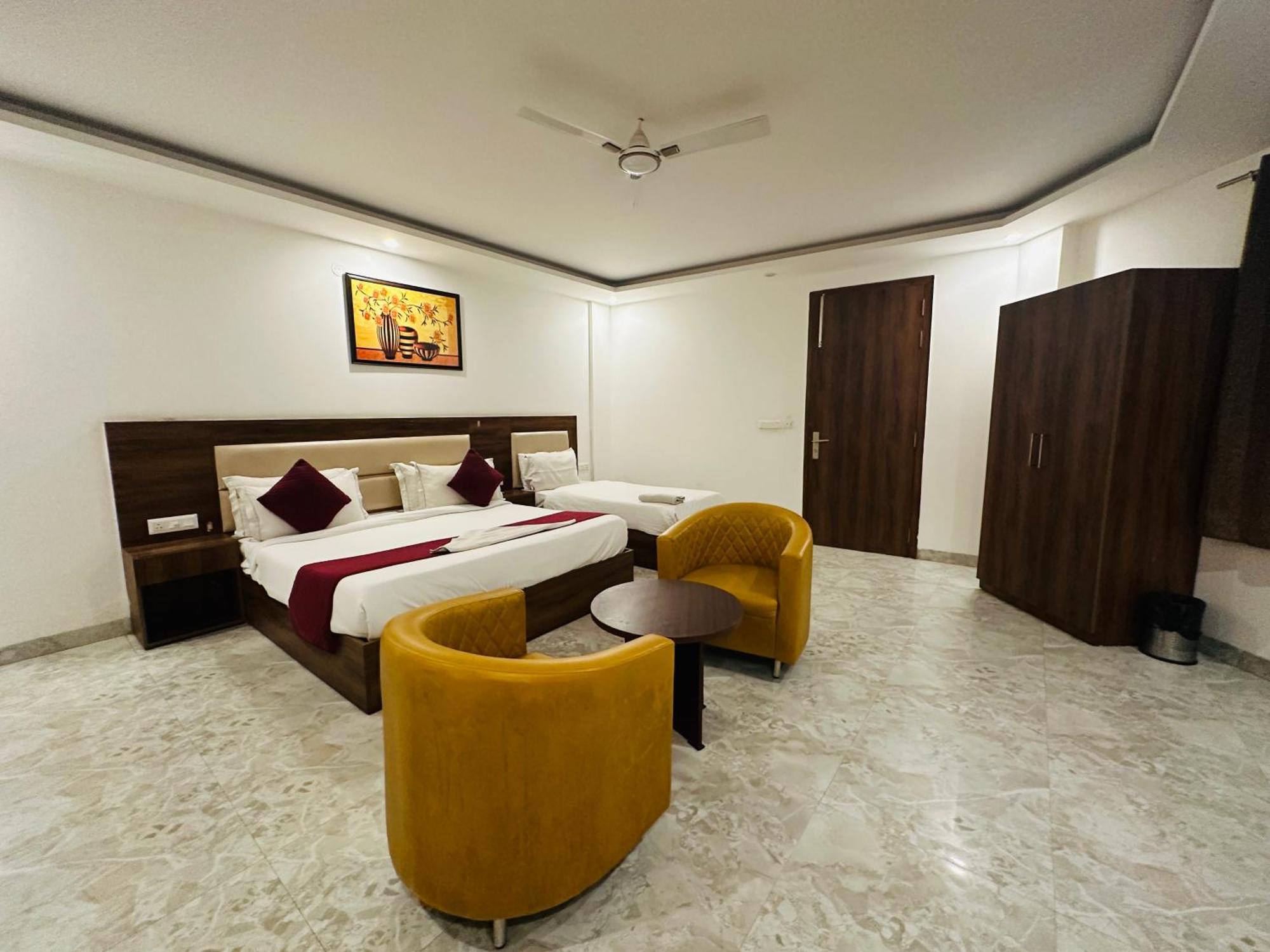 De Clark Residency Delhi Airport Hotel