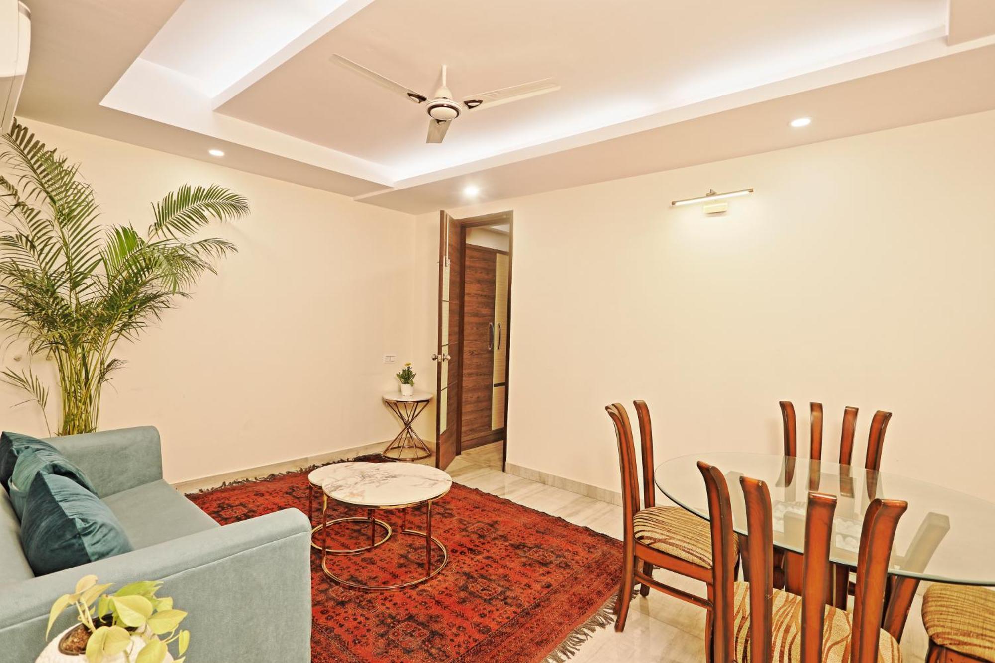 Oxmo Delhi Airport With Free Airport Transsfer Hotel 4*