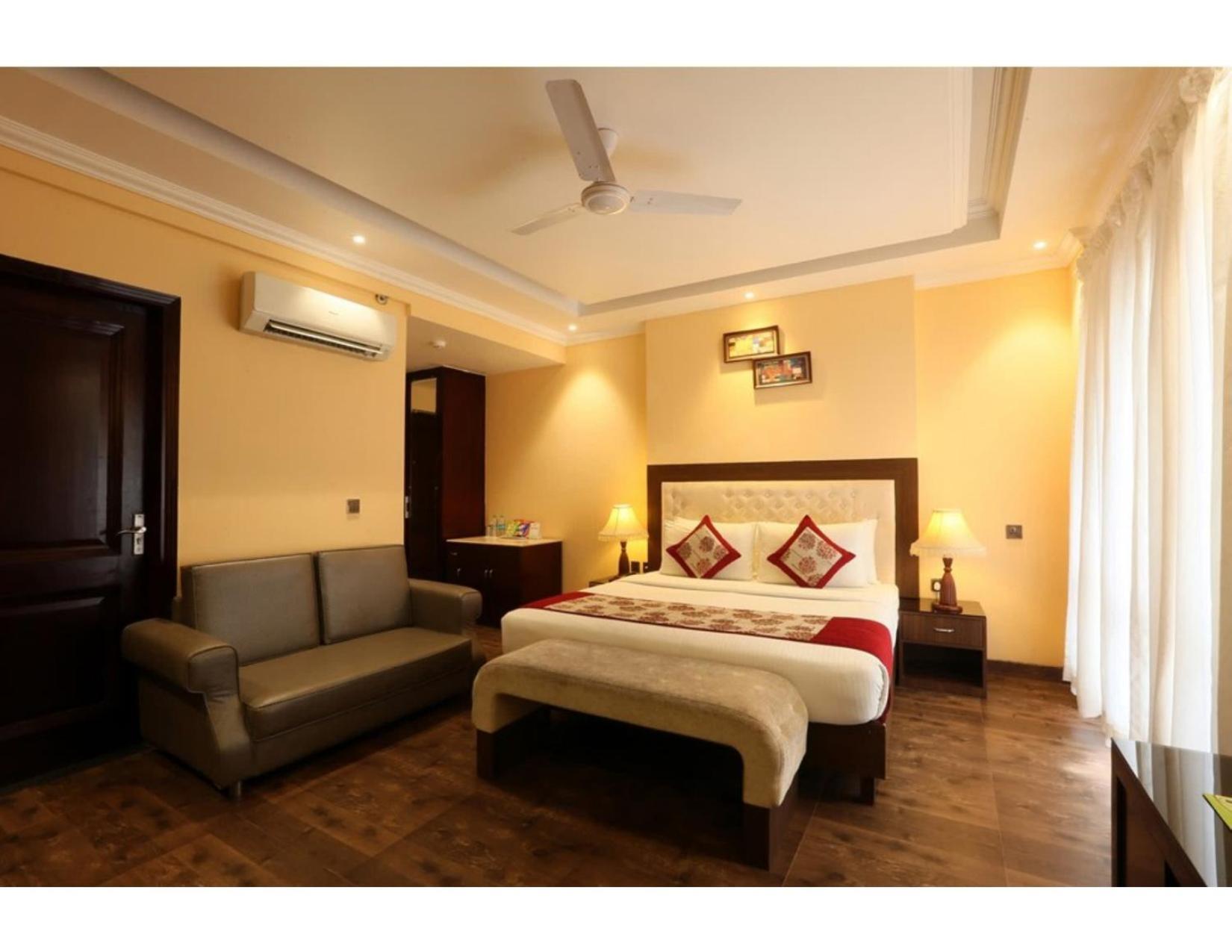 Oxmo Delhi Airport With Free Airport Transsfer