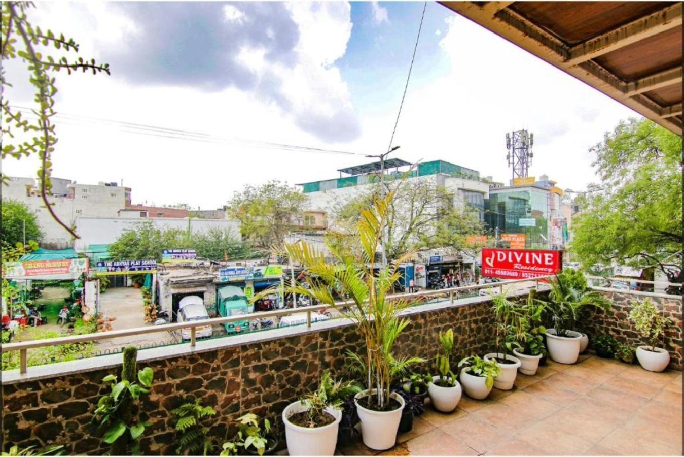 Hotel Divine Residency By Jmd Group Near Yashobhoomi & Delhi Igi Airport New Delhi