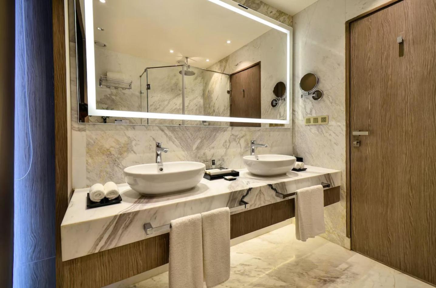 Hotel Oasis Grand Near Igi Delhi Airport