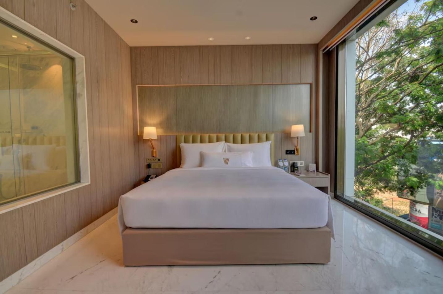 Oasis Grand Near Igi Delhi Airport 4*