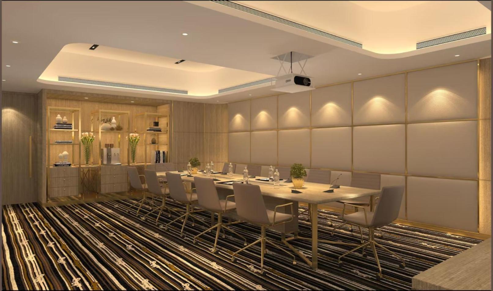 Oasis Grand Near Igi Delhi Airport 4*