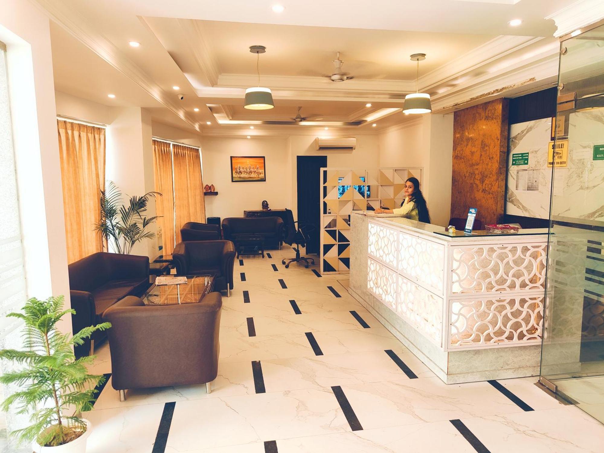Almora - Near By Delhi International Airport - With Free Airport Pickup And Drop Hotel 3*